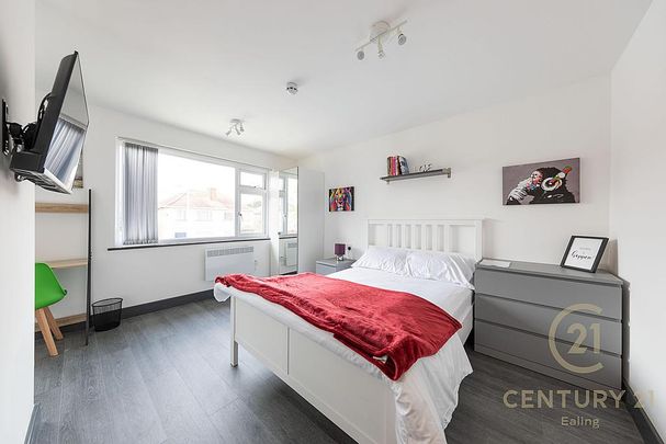 1 bedroom in a house share to rent - Photo 1