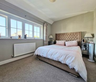 2 bedroom end of terrace to let - Photo 3