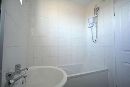 St Michael`s Court, Woodside Road, Amersham, HP6 - Photo 3