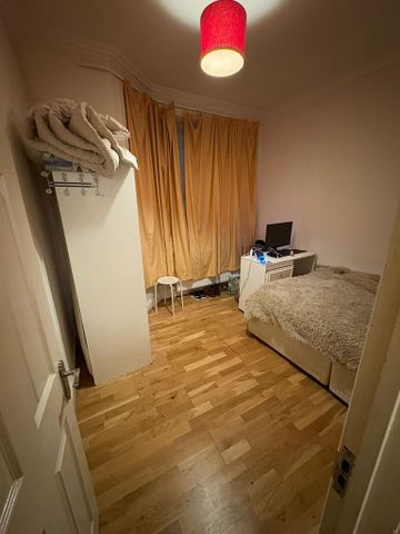 1 bedroom in a house share to rent - Photo 3