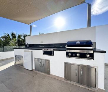 Luxury Villa for rent in Estepona, Andalusia - Photo 1