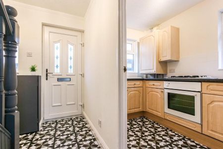2 bedroom semi-detached house to rent - Photo 5