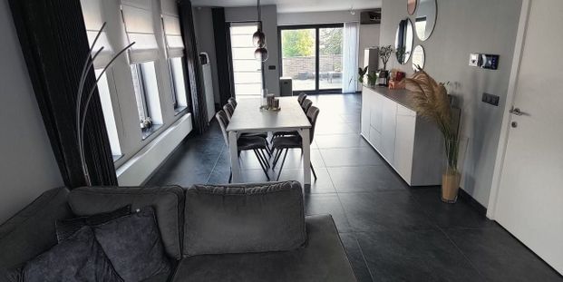 Duplex te huur in Bree voor € 850 met 1 slaapkamer - Photo 1
