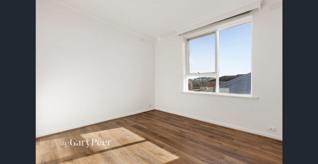 Bright & Spacious in Prime Location - Photo 1