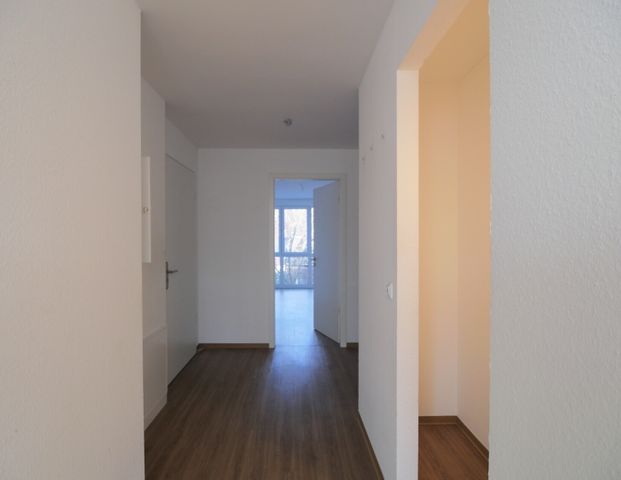 Helle 3-Zimmer-Wohnung mit südlich ausgerichteter Dachterrasse ab sofort bezugsfrei! - Photo 1