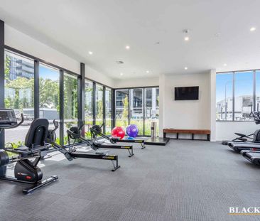 Elegance in a luxury complex in Woden awaits you! - Photo 5