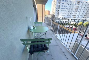 Apartamento T1 para Arrendamento com Varanda e Lugar de Estacionamento em Paranhos