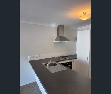 2 bed 1 bath upper floor unit to rent - Photo 3