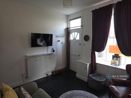 2 bedroom terraced house to rent - Photo 2