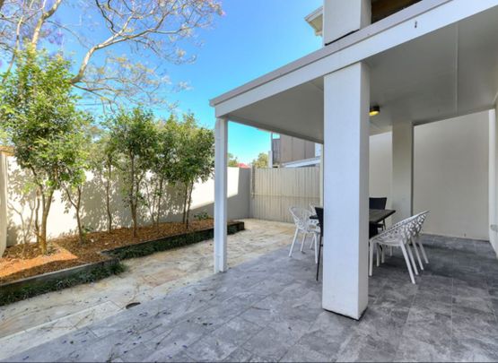 9/265 Cavendish Rd, Coorparoo QLD 4151 - Townhouse For Rent | Domain - Photo 1