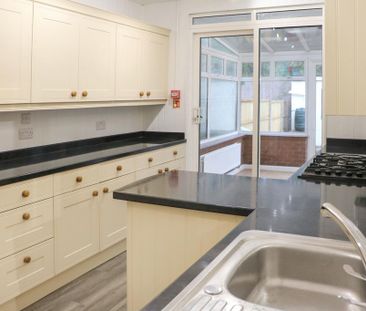 1 bedroom in a house share to rent - Photo 2