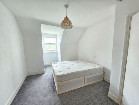 2 Bed Flat, Whipps Cross Road, E11 - Photo 4