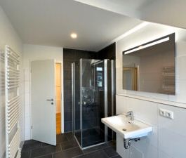 Stresemannstr. 47, WE 13 ~~~ Balkon, Fußbodenheizung, Tageslichtbad... - Photo 3