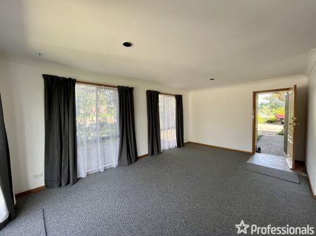 1/2 Elwin Court, North Nowra NSW 2541 - Photo 2