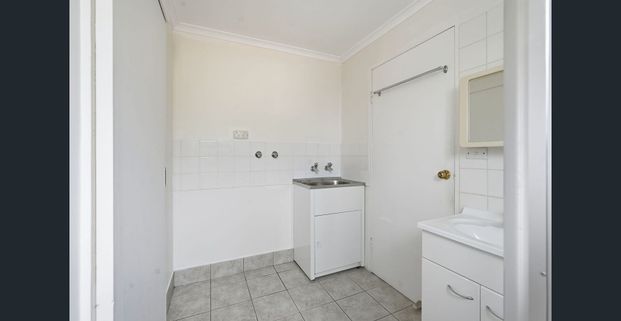 For Rent - 2 Bedroom Unit in Prime Sandy Bay Location - Photo 1