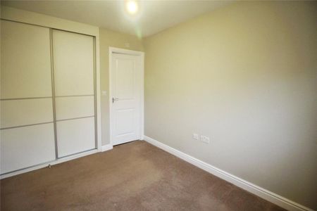 3 bedroom end of terrace house to rent - Photo 3