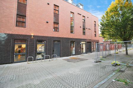 1 bedroom in a flat share to rent - Photo 5