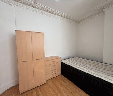 Studio Flat, Buckingham Road, NW10 - Photo 1