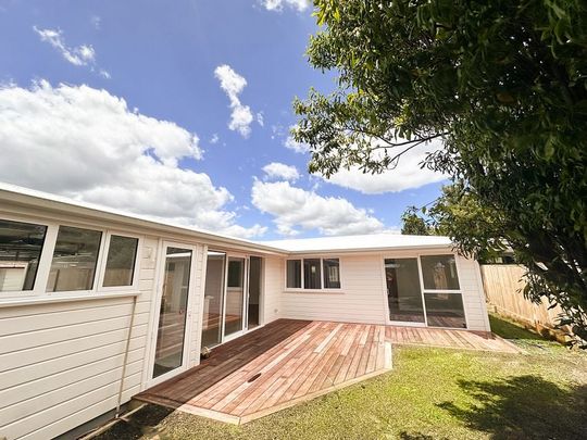 Spacious NEW 4-Bedroom Family Home – Pet Friendly! - Photo 1