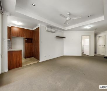 Modern Top Floor Apartment - Call Now to Inspect! - Photo 3