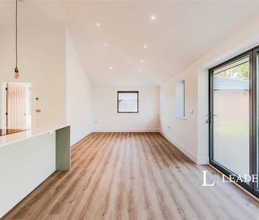 2 bedroom bungalow to rent Charlwood Road, Horley, Surrey, RH6 - Photo 2