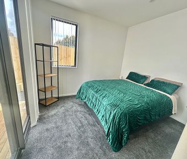 Spacious 2-Beds – Prime Location Opp Park! - Photo 2