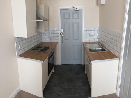 Studio to rent - Photo 2