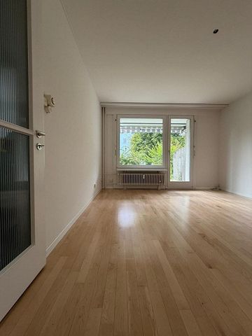 Helle 2.5-Zimmerwohnung mit Gartensitzplatz und Einstellplatz - Photo 4