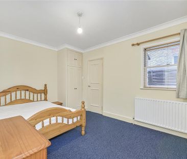 3 bedroom flat to rent - Photo 6