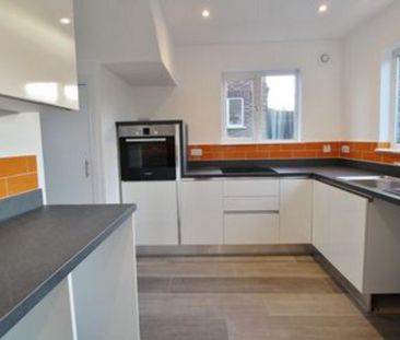 3 bedroom semi-detached house to rent - Photo 5