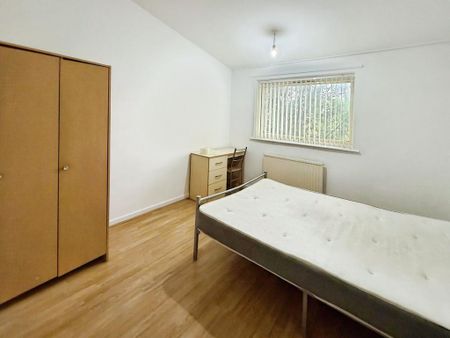 4 bedroom terraced house to rent - Photo 5