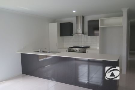 PERFECT FAMILY HOME IN PRIME LOCATION - Photo 4