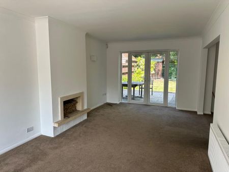 4 bedroom detached house to rent - Photo 2