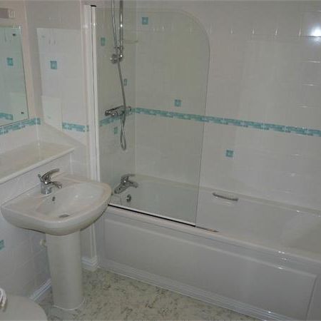 2 bedroom detached house to rent - Photo 3