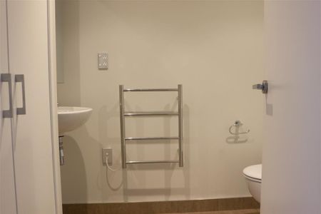 3 Bedroom Furnished Central City Apartment - Photo 5