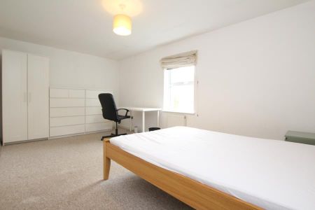 5 bedroom townhouse to rent - Photo 2