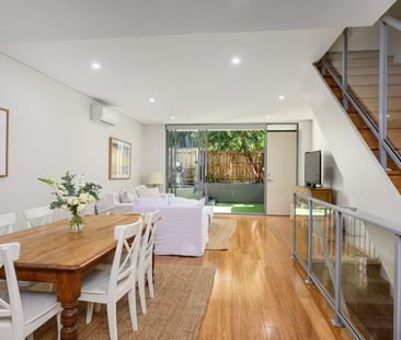 Oversized Three-Bedroom Terrace in a Parkside Location! - Photo 4