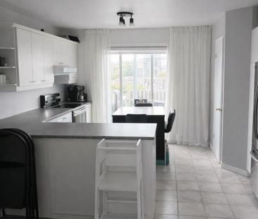 Grand logement à Otterburn Park 5 1/2 sur deux étages - Photo 4