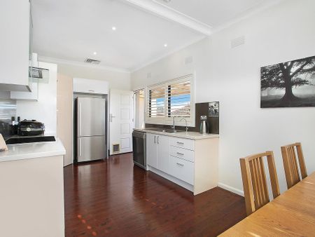 A Family-Friendly Contemporary Comfort in Prime Ryde Location - Photo 4