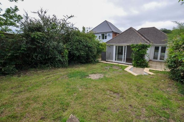 3 bedroom detached bungalow to rent - Photo 1