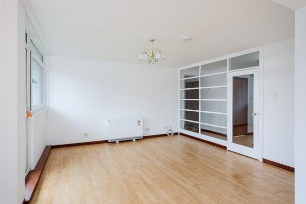 3 bedroom flat to rent - Photo 1