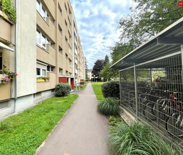 Ab sofort verfügbar – großzügige 2-Zimmer-Wohnung mit Loggia und Li... - Photo 1