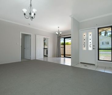 49 Lydwin Cr East Toowoomba - Photo 2