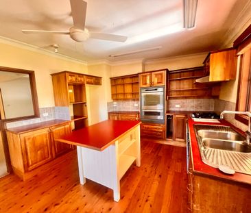 Charming Family Home in Glenbrook - Photo 4