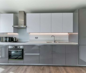 Immaculate two-bedroom apartment with a private balcony. - Photo 3