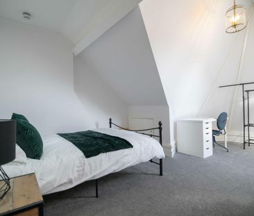 Flat 4 , 13 Wenlock Terrace - Photo 1