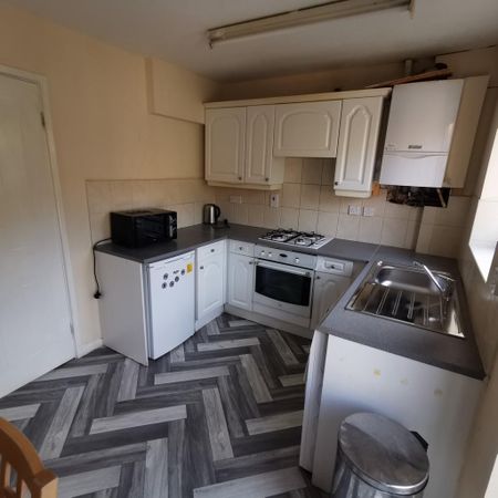 2 bedroom semi-detached house to rent - Photo 5