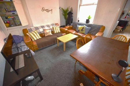 5 bedroom house to rent - Photo 2