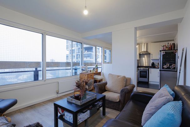 2 Bed Flat, Selworthy House, SW11 - Photo 1