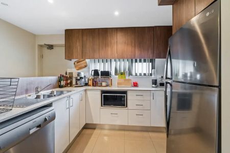 Bright and Stunning! - Photo 3